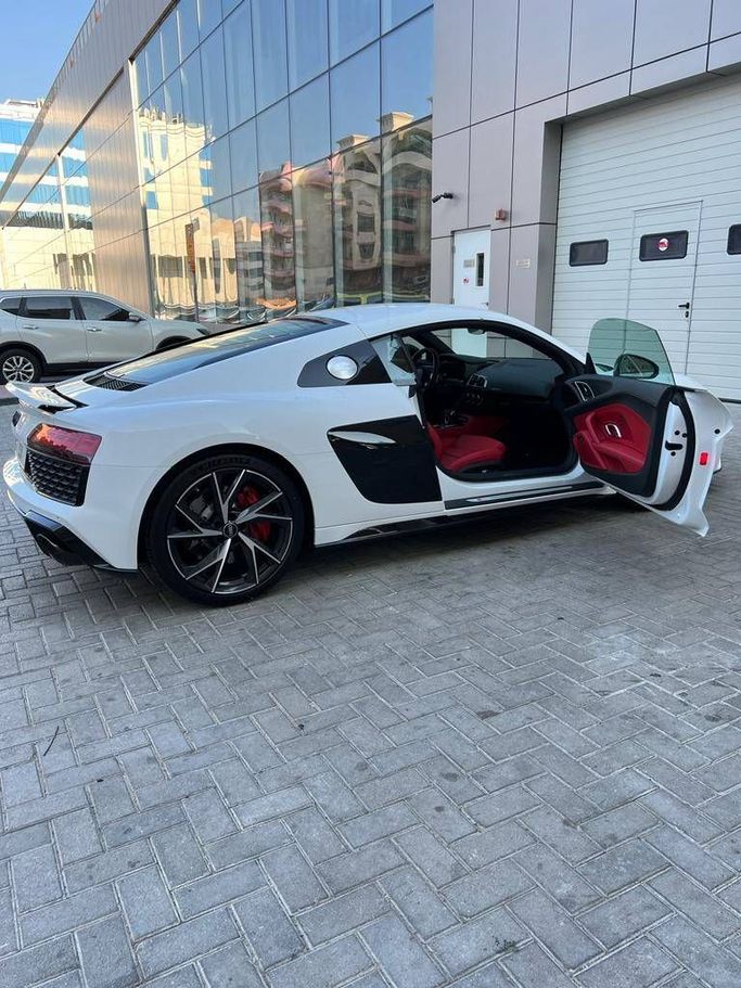 Audi R8 V10 performance II (4S) Рестайлинг, 2023 купе спорт класса в Дубае от Princess белый цвет | AUTO.AE