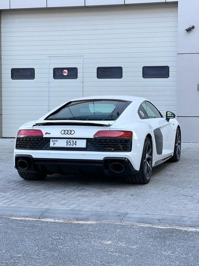 Audi R8 V10 performance II (4S) Рестайлинг, 2023 купе спорт класса в Дубае от Princess белый цвет | AUTO.AE