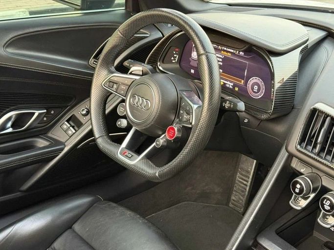 Подержанный Audi R8 V10 II (4S) Рестайлинг, 5.2 л, 2020 в Дубае от Royal Motors Серебристый цвет. Канадская | AUTO.AE