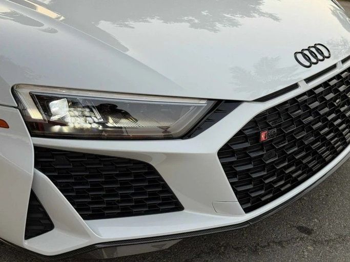 Подержанный Audi R8 V10 II (4S) Рестайлинг, 5.2 л, 2020 в Дубае от Royal Motors Серебристый цвет. Канадская | AUTO.AE
