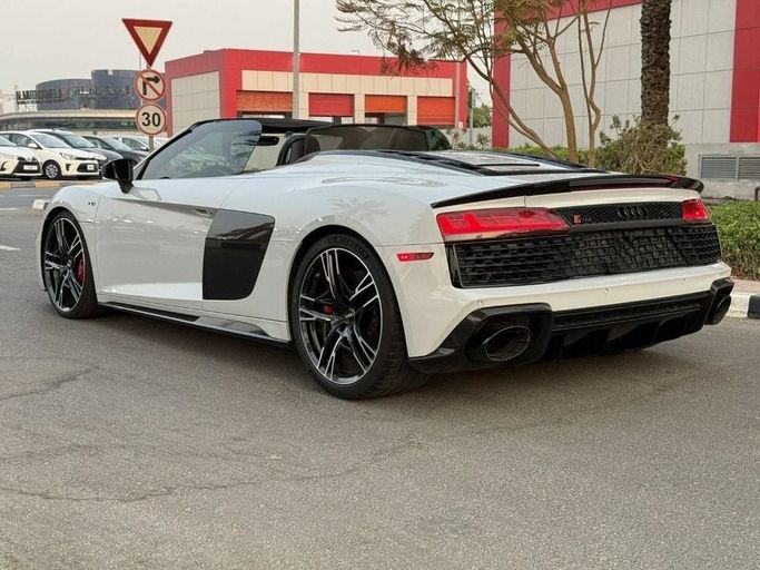 Подержанный Audi R8 V10 II (4S) Рестайлинг, 5.2 л, 2020 в Дубае от Royal Motors Серебристый цвет. Канадская | AUTO.AE