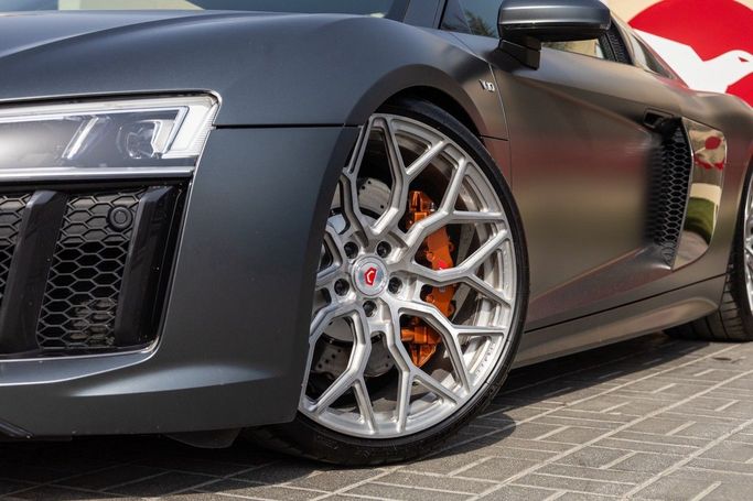 Used Audi R8 V10 plus II (4S), 5.2 l, 2016 in Dubai by Linda Cars, Grey color. Japanese Specs | AUTO.AE