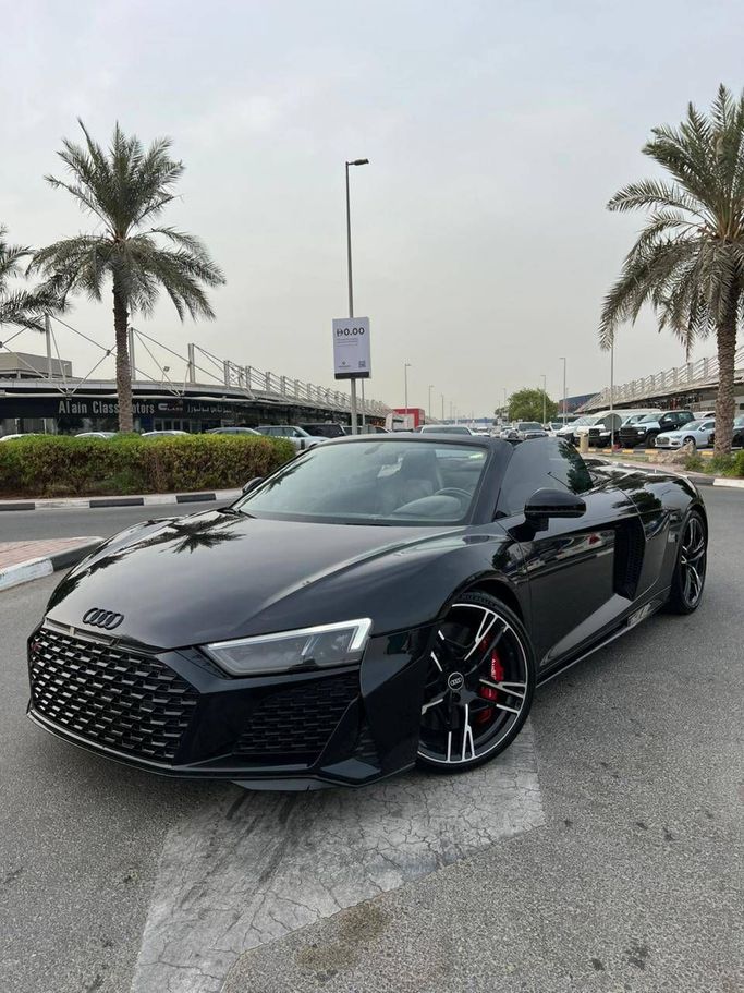 Подержанный Audi R8 V10 II (4S) Рестайлинг, 5.2 л, 2023 в Дубае от Space Motors Черный цвет. Американская | AUTO.AE