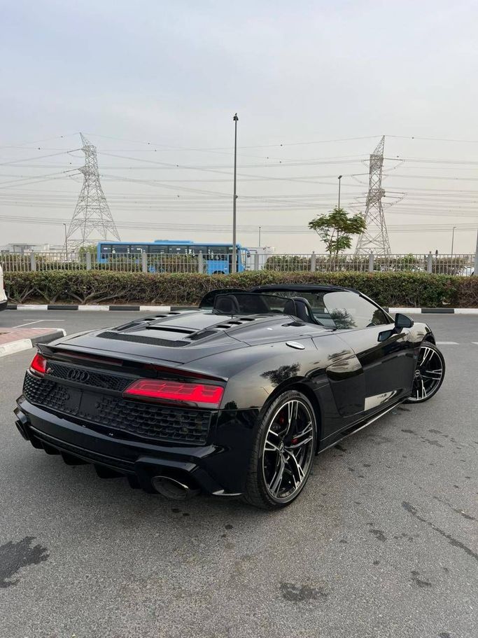 Подержанный Audi R8 V10 II (4S) Рестайлинг, 5.2 л, 2023 в Дубае от Space Motors Черный цвет. Американская | AUTO.AE