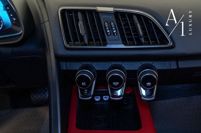 Подержанный Audi R8 V10 II (4S), 5.2 л, 2018 в Дубае от A1 Luxury Motors Черный цвет. GCC | AUTO.AE