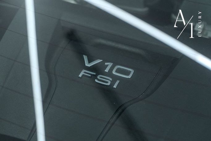 Подержанный Audi R8 V10 II (4S), 5.2 л, 2018 в Дубае от A1 Luxury Motors Черный цвет. GCC | AUTO.AE