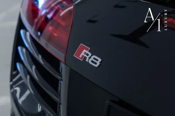 Подержанный Audi R8 V8 I (Typ 42) Рестайлинг, 4.2 л, 2014 в Дубае от A1 Luxury Motors Черный цвет. GCC | AUTO.AE