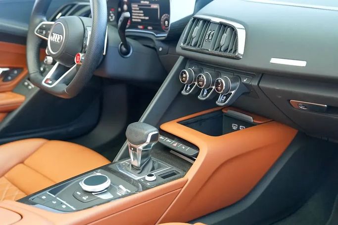 مستعملة Audi R8 V10 شد الوجه II (4S) II (4S), 5.2 l, 2021 في في دبي من Exotic Cars، اللون أزرق. أخرى | AUTO.AE