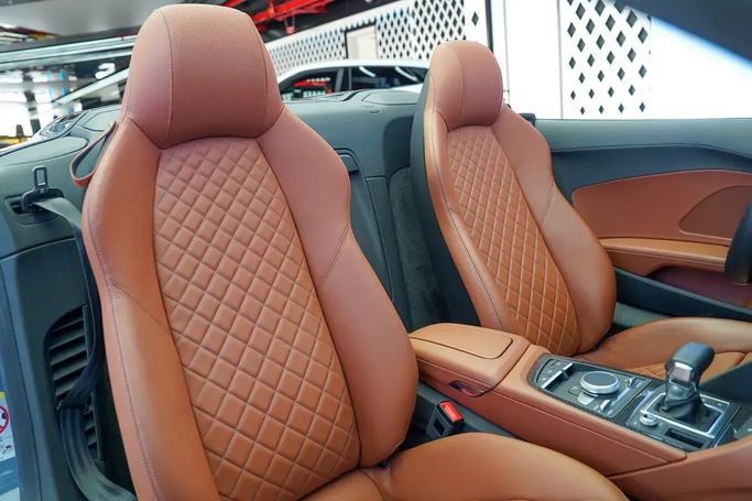 مستعملة Audi R8 V10 شد الوجه II (4S) II (4S), 5.2 l, 2021 في في دبي من Exotic Cars، اللون أزرق. أخرى | AUTO.AE