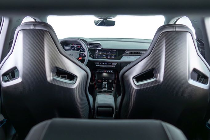 Подержанный Audi RS 3 III (8Y) Рестайлинг, 2.5 л, 2025 в Дубае от The Car Superstore Серый цвет. Европейская | AUTO.AE