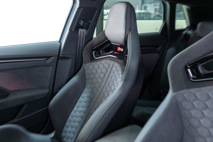 Подержанный Audi RS 3 III (8Y) Рестайлинг, 2.5 л, 2025 в Дубае от The Car Superstore Серый цвет. Европейская | AUTO.AE