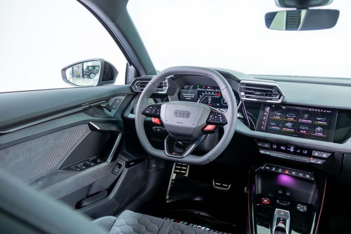 Подержанный Audi RS 3 III (8Y) Рестайлинг, 2.5 л, 2025 в Дубае от The Car Superstore Серый цвет. Европейская | AUTO.AE