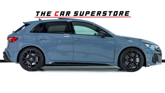 Подержанный Audi RS 3 III (8Y) Рестайлинг, 2.5 л, 2025 в Дубае от The Car Superstore Серый цвет. Европейская | AUTO.AE
