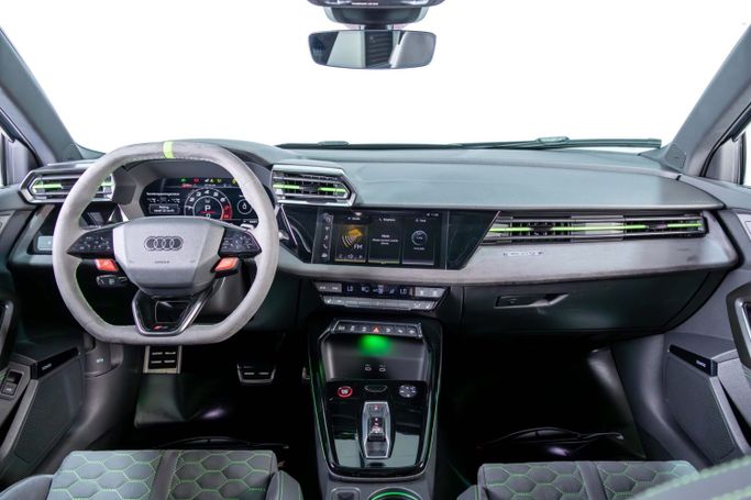 Подержанный Audi RS 3 III (8Y) Рестайлинг, 2.5 л, 2025 в Дубае от The Car Superstore Серый цвет. Европейская | AUTO.AE