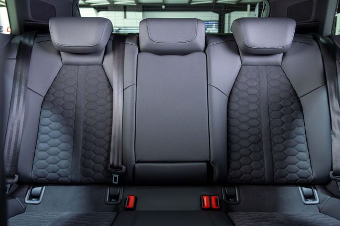 Подержанный Audi RS 3 III (8Y) Рестайлинг, 2.5 л, 2025 в Дубае от The Car Superstore Серый цвет. Европейская | AUTO.AE