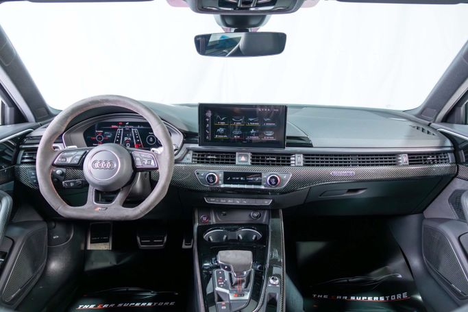 Подержанный Audi RS 4 IV (B9) Рестайлинг, 2.9 л, 2024 в Дубае от The Car Superstore Белый цвет. Европейская | AUTO.AE