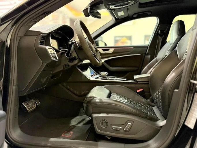 Подержанный Audi RS 6 IV (C8), 4.0 л, 2023 в Дубае от Empire Motors Черный цвет. Европейская | AUTO.AE