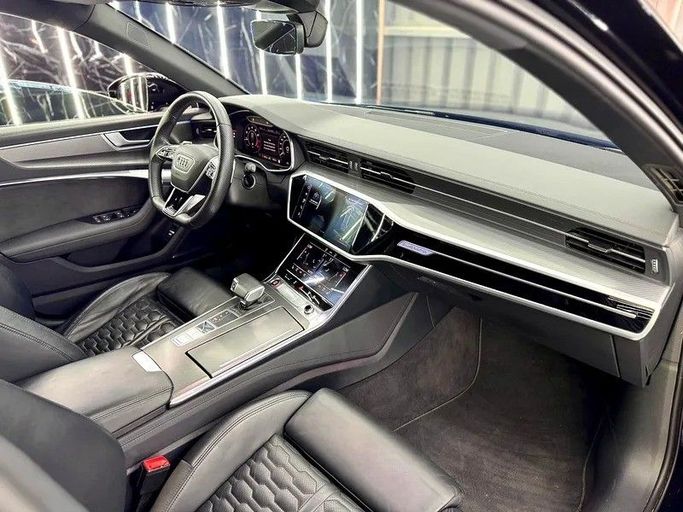 Подержанный Audi RS 6 IV (C8), 4.0 л, 2023 в Дубае от Zeus Motors Черный цвет. Европейская | AUTO.AE