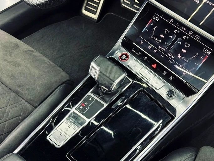 Used Audi RS 6 IV (C8), 4.0 l, 2021 in Dubai by Zeus Motors, Grey color. European Specs | AUTO.AE