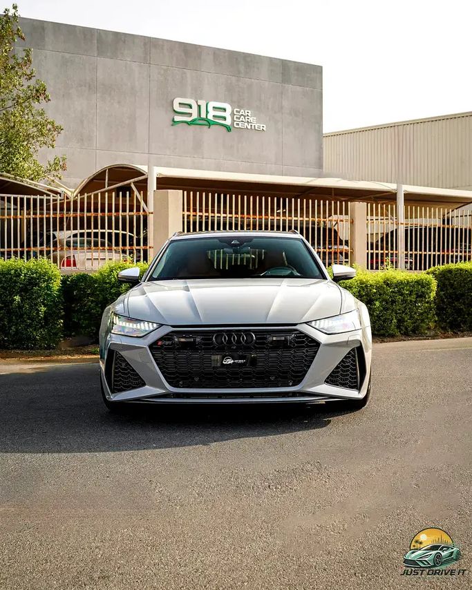 Подержанный Audi RS 6 IV (C8), 4.0 л, 2021 в Дубае от JUST DRIVE IT Серебристый цвет.  | AUTO.AE | Объявление #273551