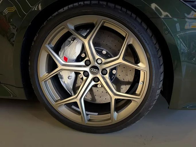 مستعملة Audi RS 6 performance IV (C8)، 4.0 لتر، 2025 في الإمارات، دبي من GE Motors، اللون أخضر. المواصفات الأوروبية | AUTO.AE | إعلان #295582 — صورة 11 من 20