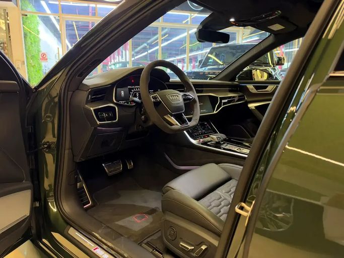 مستعملة Audi RS 6 performance IV (C8)، 4.0 لتر، 2025 في الإمارات، دبي من GE Motors، اللون أخضر. المواصفات الأوروبية | AUTO.AE | إعلان #295582 — صورة 12 من 20