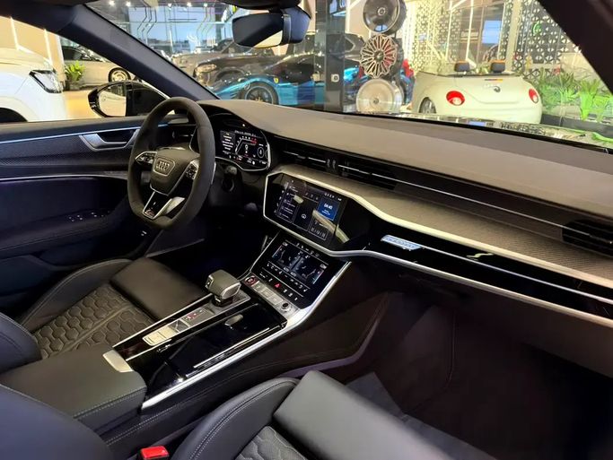 مستعملة Audi RS 6 performance IV (C8)، 4.0 لتر، 2025 في الإمارات، دبي من GE Motors، اللون أخضر. المواصفات الأوروبية | AUTO.AE | إعلان #295582 — صورة 15 من 20