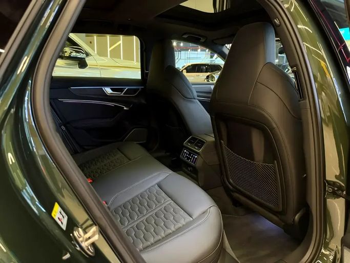 مستعملة Audi RS 6 performance IV (C8)، 4.0 لتر، 2025 في الإمارات، دبي من GE Motors، اللون أخضر. المواصفات الأوروبية | AUTO.AE | إعلان #295582 — صورة 18 من 20
