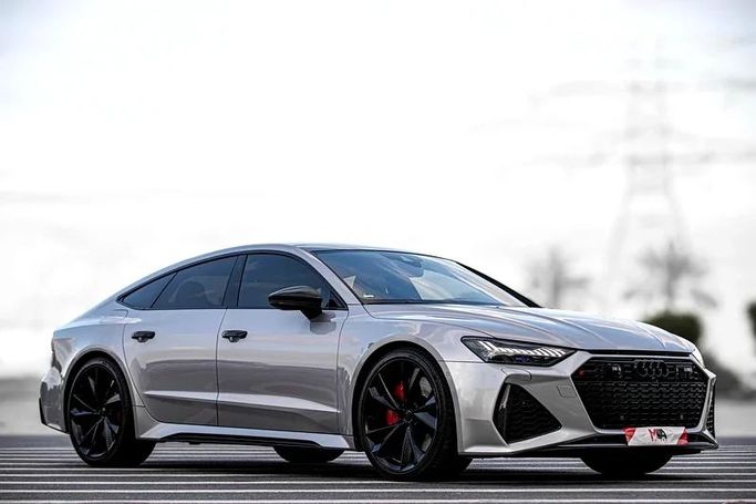 Подержанный Audi RS 7 II (4K), 4.0 л, 2021 в Дубае от MBA Motors Серебристый цвет. Европейская | AUTO.AE