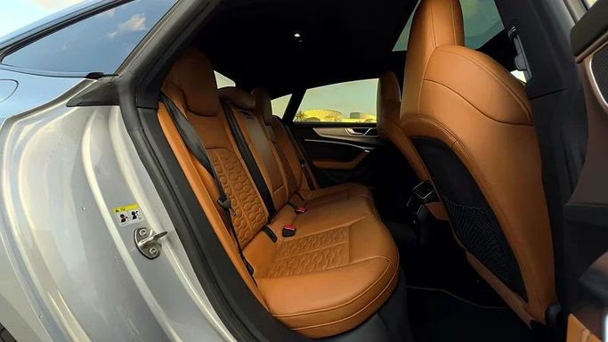 Подержанный Audi RS 7 II (4K), 4.0 л, 2021 в Дубае от MBA Motors Серебристый цвет. Европейская | AUTO.AE