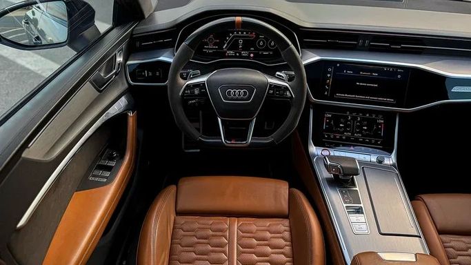 Подержанный Audi RS 7 II (4K), 4.0 л, 2021 в Дубае от MBA Motors Серебристый цвет. Европейская | AUTO.AE