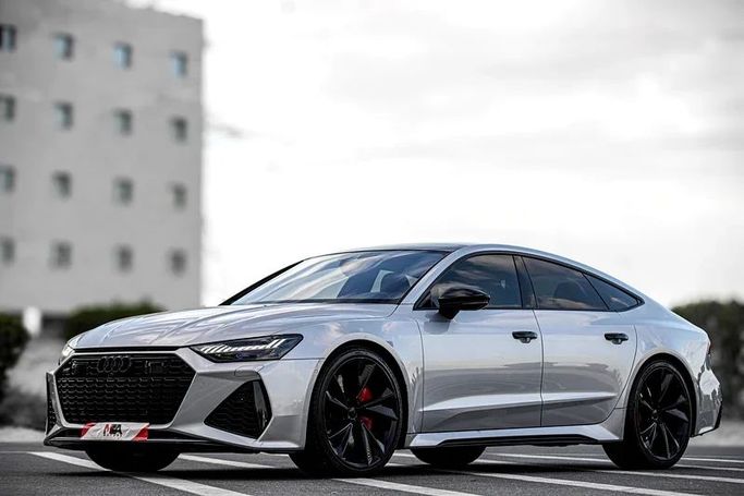 Подержанный Audi RS 7 II (4K), 4.0 л, 2021 в Дубае от MBA Motors Серебристый цвет. Европейская | AUTO.AE