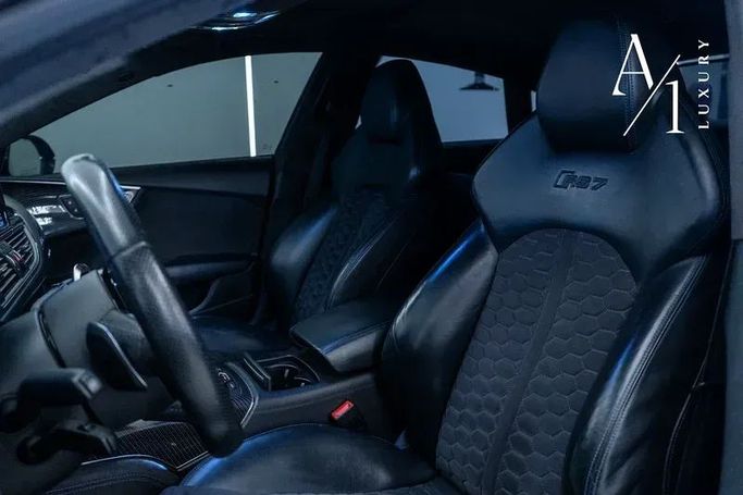 Подержанный Audi RS 7 performance I (4G) Рестайлинг, 4.0 л, 2017 в Дубае от A1 Luxury Motors Синий цвет. GCC | AUTO.AE