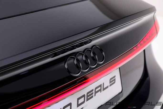 Подержанный Audi RS 7 II (4K), 4.0 л, 2021 в Дубае от AUTO DEALS Черный цвет. GCC | AUTO.AE