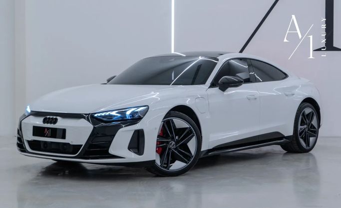 مستعملة Audi RS e-tron GT I, 2023 في في الإمارات, دبي من A1 Luxury Motors، اللون أبيض. مواصفات الخليج | AUTO.AE | إعلان #255394