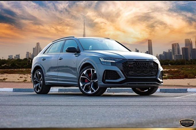 Audi RS Q8 I, 2022 внедорожник 5 дв. бизнес класса в Дубае от SILVERSTONE RENT A CAR серый цвет | AUTO.AE | Объявление #1046