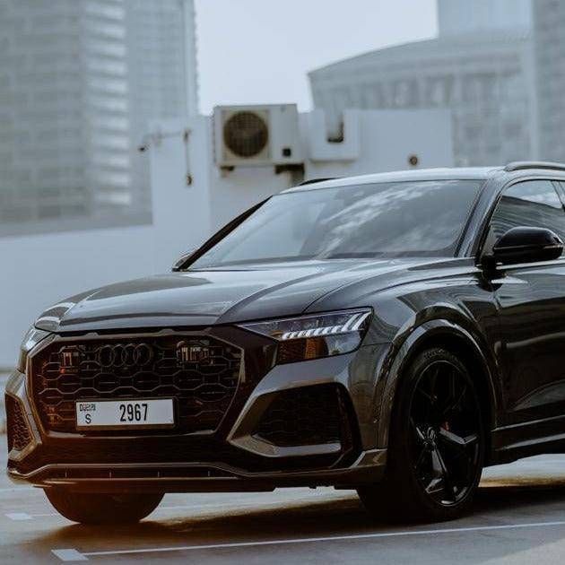 Audi RS Q8 I, 2023 внедорожник 5 дв. бизнес класса в Дубае от Sydney Rental Car серый цвет | AUTO.AE