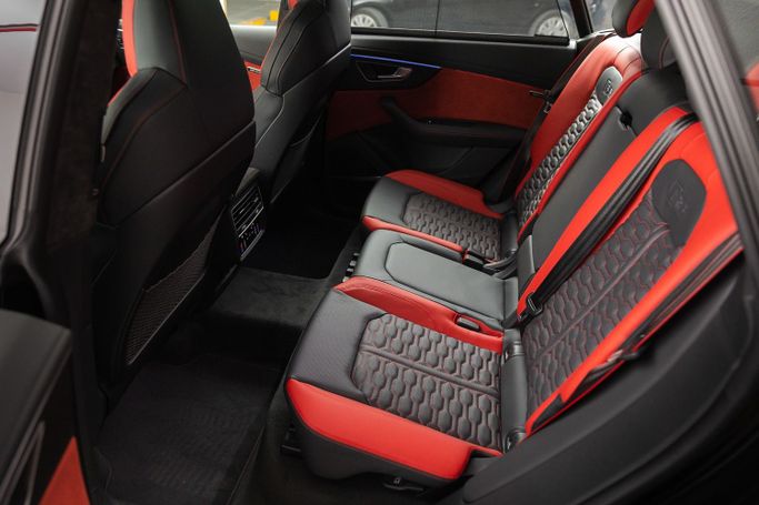 Audi RS Q8 I, 2023 внедорожник 5 дв. бизнес класса в Дубае от Uptown Rent A Car LLC черный цвет | AUTO.AE