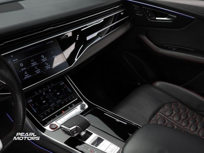 Подержанный Audi RS Q8 I, 4.0 л, 2022 в Дубае от Pearl Motors Серый цвет. GCC | AUTO.AE