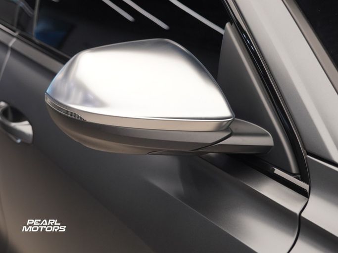 Подержанный Audi RS Q8 I, 4.0 л, 2022 в Дубае от Pearl Motors Серый цвет. GCC | AUTO.AE