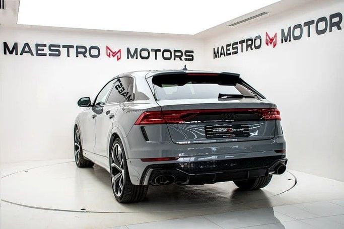 Подержанный Audi RS Q8 I, 4.0 л, 2023 в Дубае от Maestro Motors Серебристый цвет. Европейская | AUTO.AE
