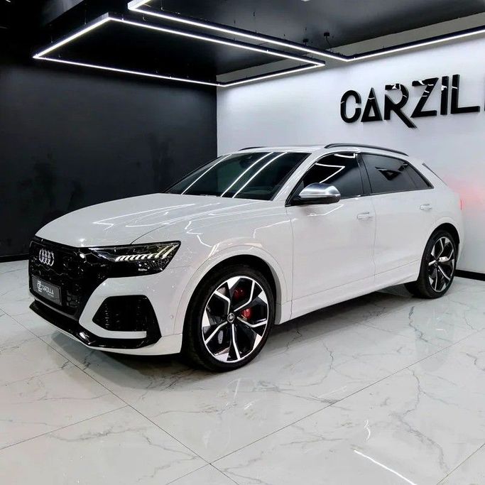 Подержанный Audi RS Q8 I, 4.0 л, 2021 в Дубае от Carzilla Motors Белый цвет. GCC | AUTO.AE