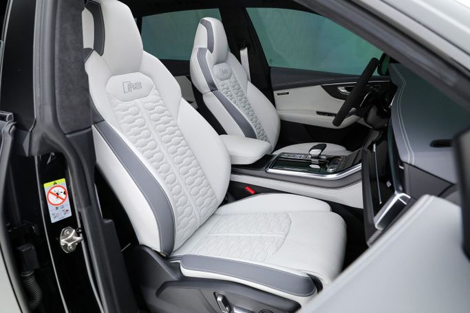 Подержанный Audi RS Q8 I, 4.0 л, 2023 в Дубае от AUTO DEALS Черный цвет. GCC | AUTO.AE