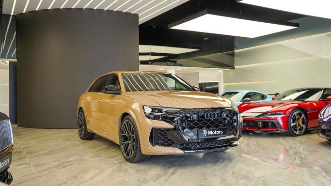 جديدة Audi RS Q8 أنا فيس ليفت, 4.0 l, 2025 في في دبي من F7 Motors، اللون بيج. المواصفات الأوروبية | AUTO.AE | إعلان #252619