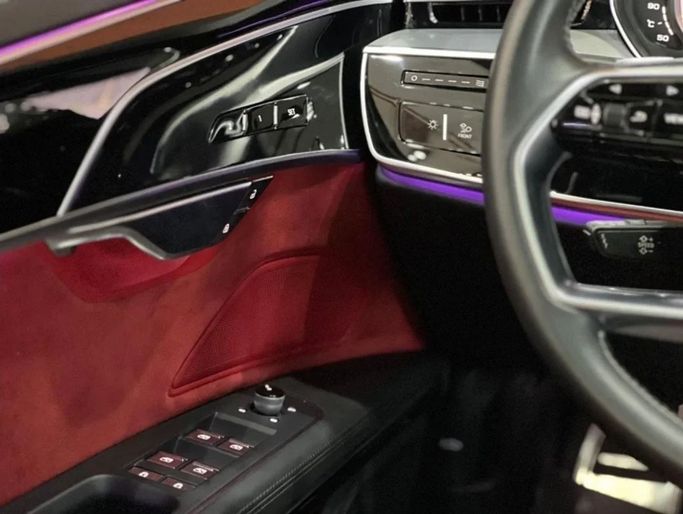 Подержанный Audi S8 IV (D5), 4.0 л, 2020 в Дубае от Drivenchy Motors Черный цвет. GCC | AUTO.AE