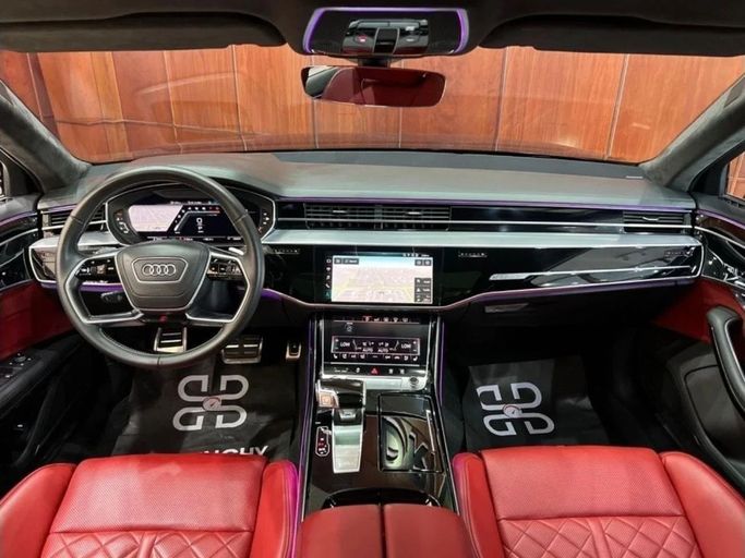 Подержанный Audi S8 IV (D5), 4.0 л, 2020 в Дубае от Drivenchy Motors Черный цвет. GCC | AUTO.AE