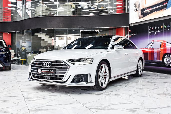 مستعملة Audi S8 IV (D5), 4.0 l, 2020 في في دبي من Kamdhenu Cars، اللون أبيض.  | AUTO.AE | إعلان #264121