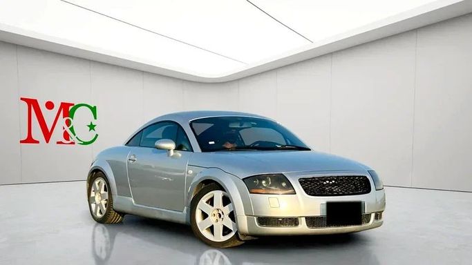 Подержанный Audi TT I (8N), 1.8 л, 2000 в Дубае от Mirza Automobile FZE Серебристый цвет. Японская | AUTO.AE