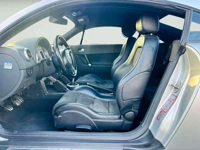 Подержанный Audi TT I (8N), 1.8 л, 2000 в Дубае от Mirza Automobile FZE Серебристый цвет. Японская | AUTO.AE