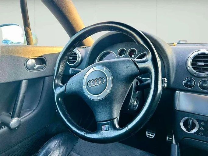 Подержанный Audi TT I (8N), 1.8 л, 2000 в Дубае от Mirza Automobile FZE Серебристый цвет. Японская | AUTO.AE